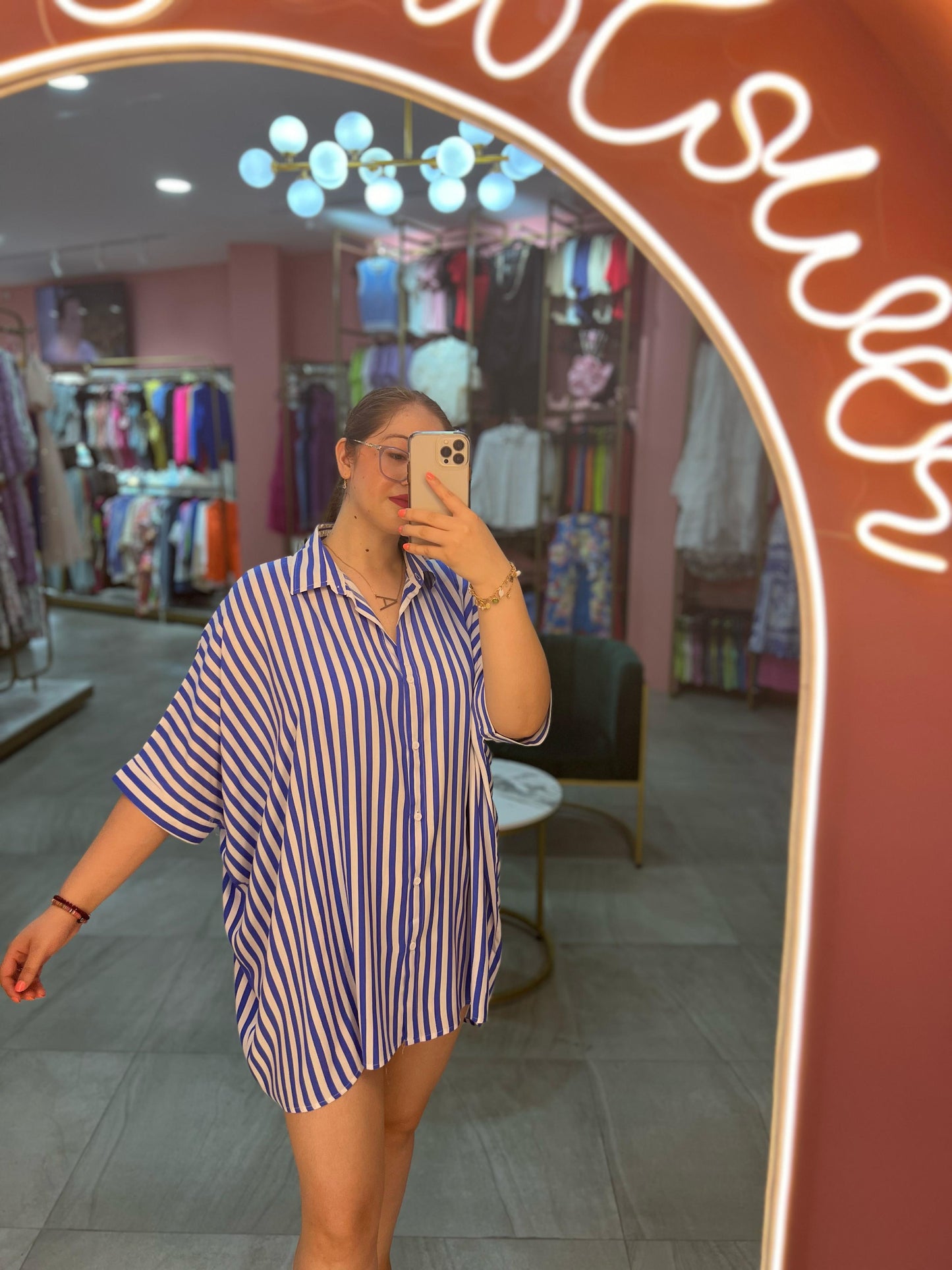 Vestido Blanco de Rayas y Olanes
