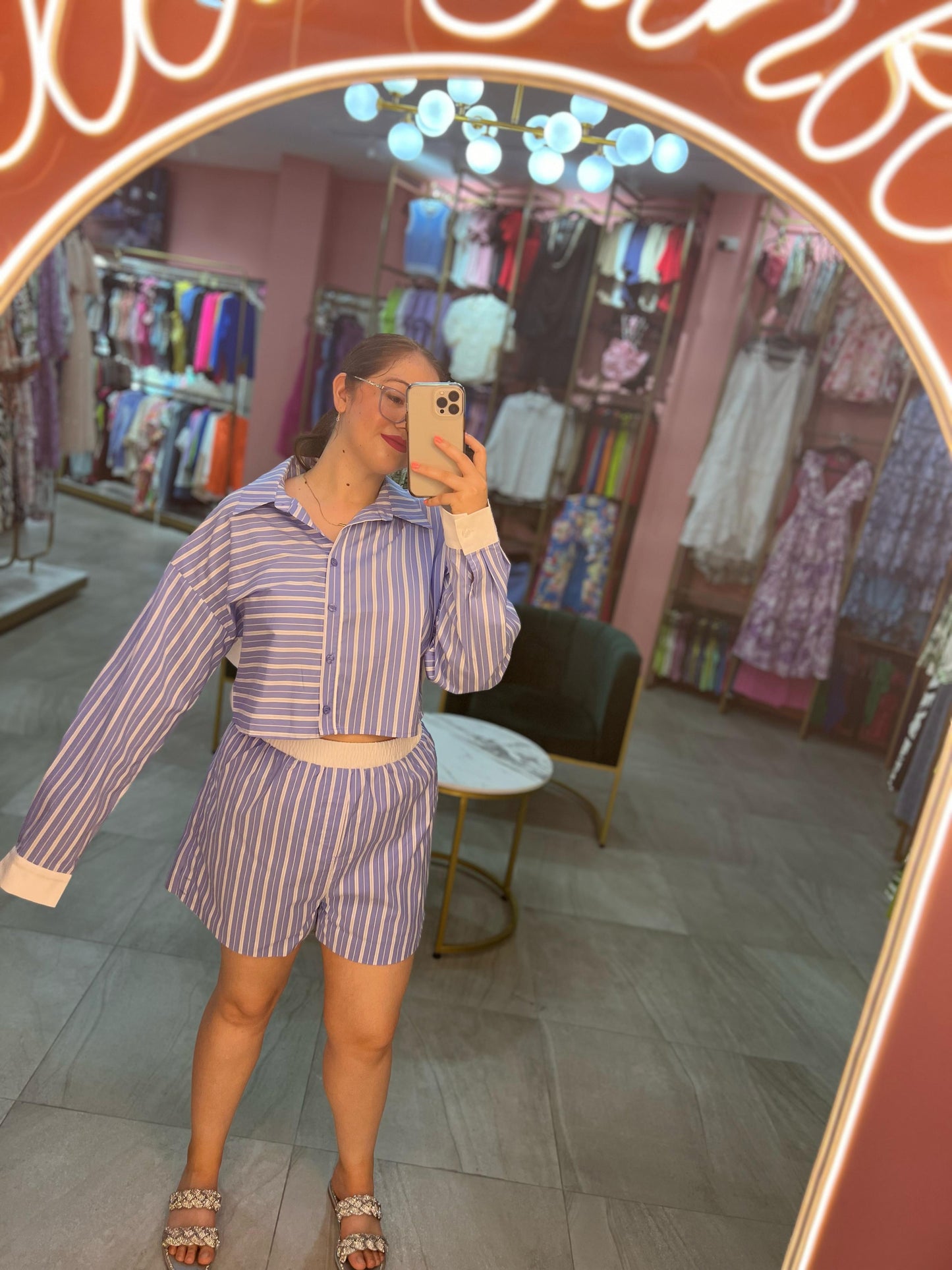 Conjunto de Shorts y Camisa Rayada