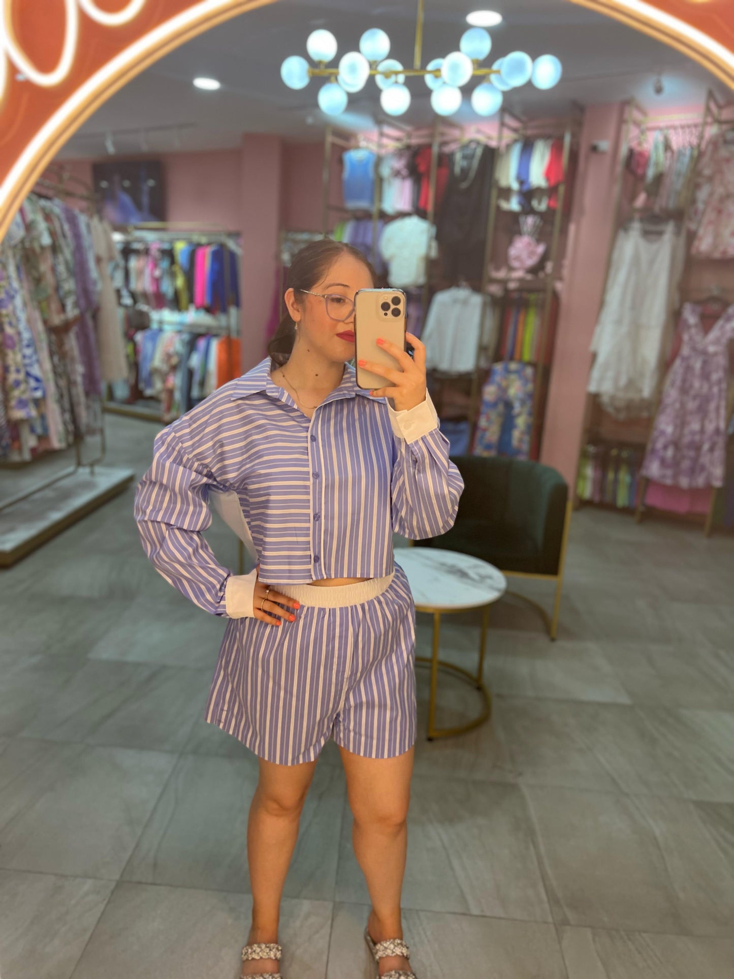 Conjunto de Shorts y Camisa Rayada